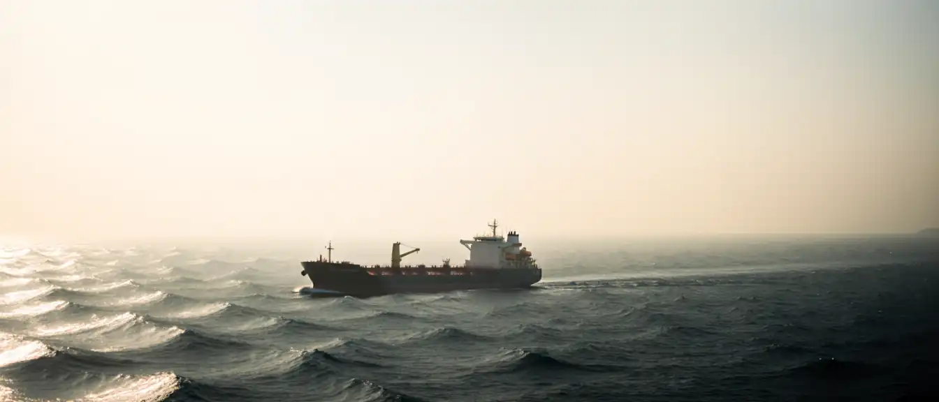 Нефтяной шторм: котировки Brent пробили отметку в 93 доллара на фоне обострения на Ближнем Востоке