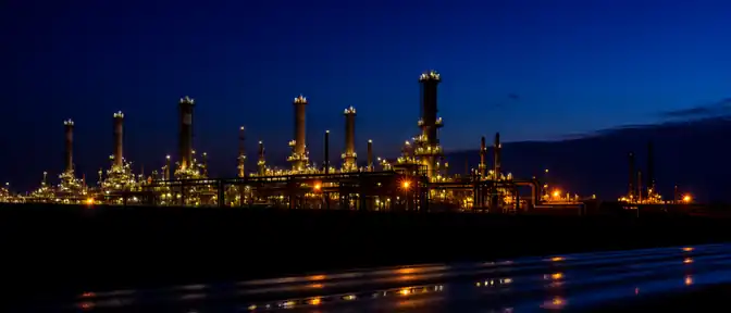 Нефтяной рынок обретает устойчивость: МЭА пересматривает прогнозы добычи
